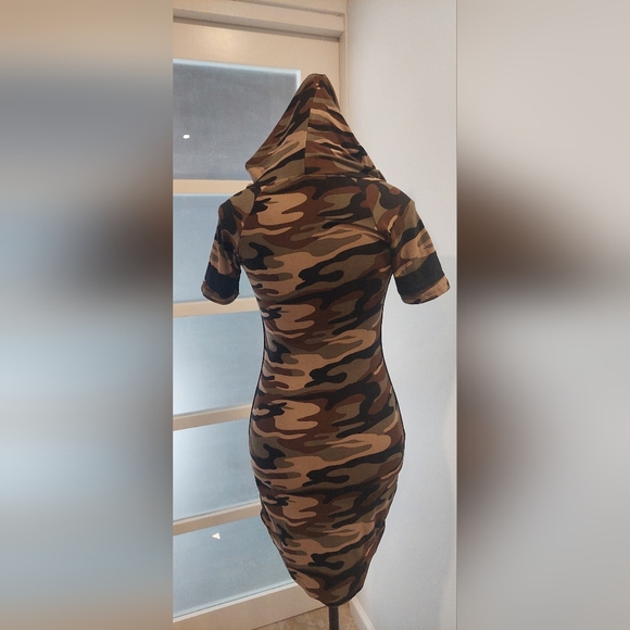 Derek Heart Camouflage Mini Dress with Criss-Cross Detail - Picture 6 of 9